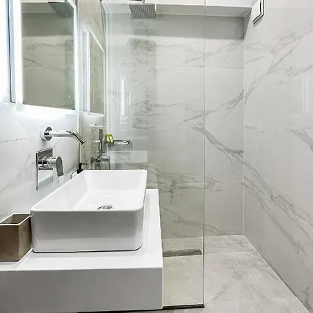 Robin's Apart Otel Apolpaina