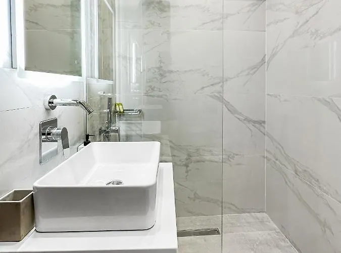 Robin's Aparthotel Apolpaina