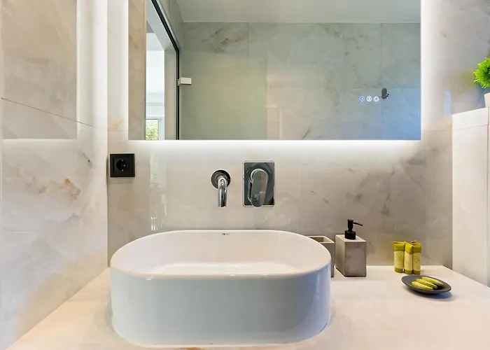 Robin's Aparthotel 4*